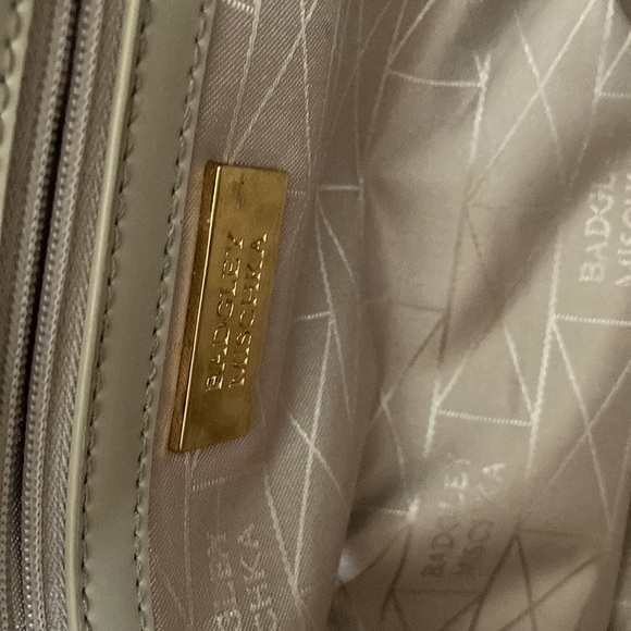 Gently used Badgley Mischka black leather bag with detachable strap - Picture 4 of 10